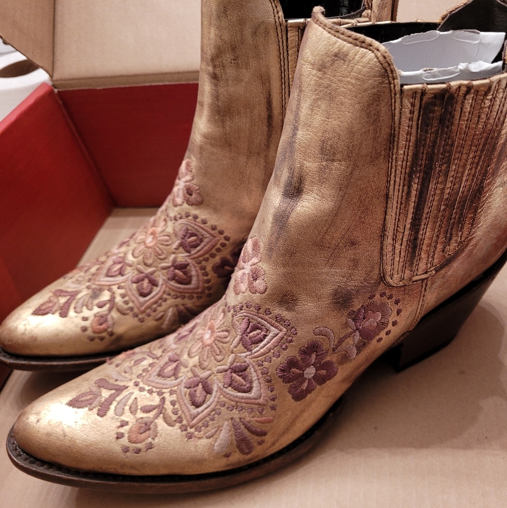 YIPPEE KI YAY BY OLD GRINGO CARMESA LIGHT GOLD LEATHER ANKLE BOOTS, NEW